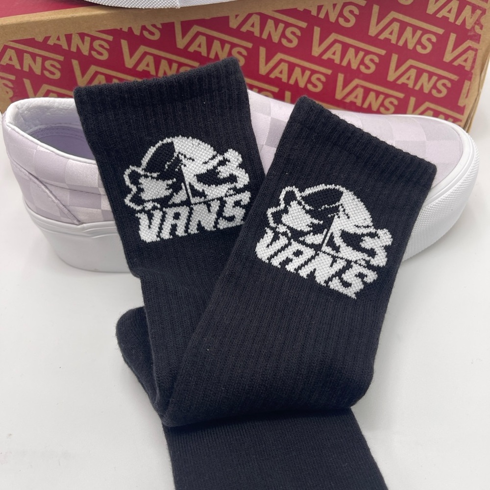 Vans Major Type Crew Socks (1 pair)
with jacquard art of a sinister skull - Picture 13 of 16